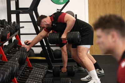 080324 - Wales Rugby Gym Session before their 6 Nations game against France - Gareth Thomas during training