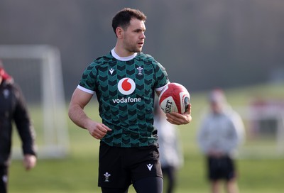 080324 - Wales Rugby Training ahead of their 6 Nations game against France - Tomos Williams during training