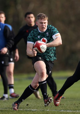 080324 - Wales Rugby Training ahead of their 6 Nations game against France - Sam Costelow during training