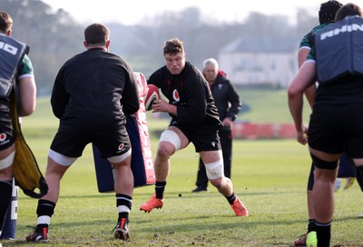 080324 - Wales Rugby Training ahead of their 6 Nations game against France - Will Rowlands during training