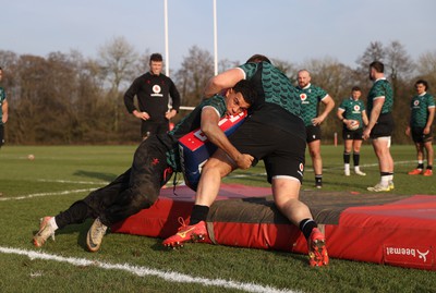 080324 - Wales Rugby Training ahead of their 6 Nations game against France - Rio Dyer during training