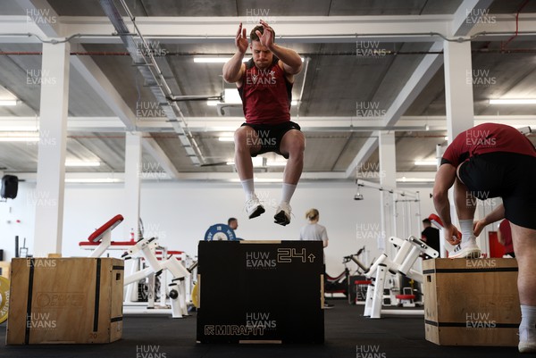 080324 - Wales Rugby Gym Session before their 6 Nations game against France - Kieran Hardy during training