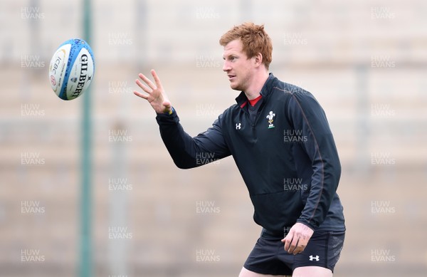080618 - Wales Rugby Training - Rhys Patchell during training