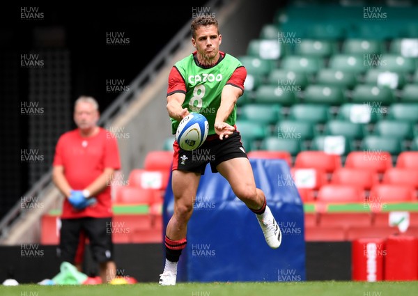 080721 - Wales Rugby Training - Kieran Hardy during training