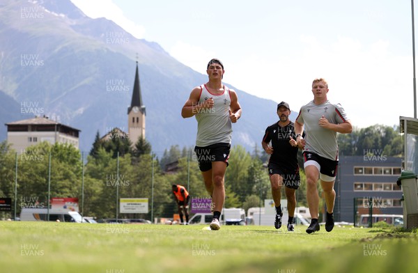 080723 - Wales Rugby World Cup Training camp in Fiesch, Switzerland - Louis Rees-Zammit and Keiran Williams during training