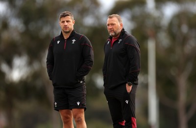 080724 - Wales Rugby Training in the week ahead of their second test against Australia in Melbourne - Robin Sowden-Taylor, Strength & Conditioning Coach and Jonathan Humphreys, Forwards Coach during training