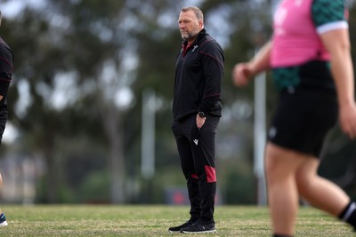 080724 - Wales Rugby Training in the week ahead of their second test against Australia in Melbourne - Jonathan Humphreys, Forwards Coach during training