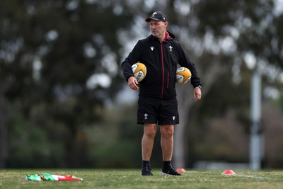 080724 - Wales Rugby Training in the week ahead of their second test against Australia in Melbourne - Alex King, Attack Coach during training