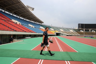 080725 - Wales Rugby Training in the final week of their tour to Japan - Teddy Williams during training
