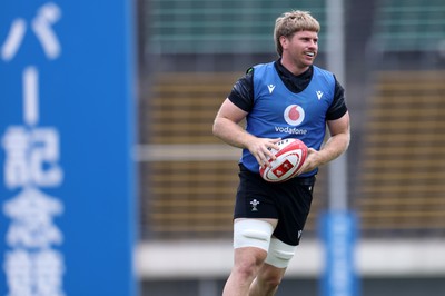 080725 - Wales Rugby Training in the final week of their tour to Japan - Aaron Wainwright during training