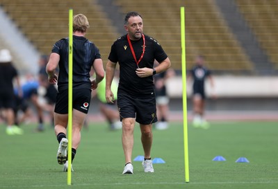 080725 - Wales Rugby Training in the final week of their tour to Japan - Matt Sherratt, Head Coach during training