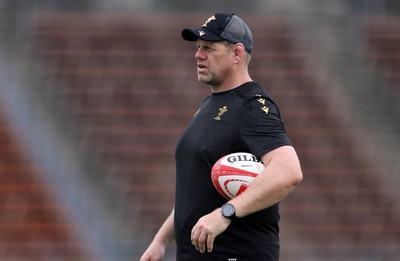 080725 - Wales Rugby Training in the final week of their tour to Japan - T Rhys Thomas, Assistant Forwards Coach during training