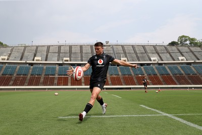 080725 - Wales Rugby Training in the final week of their tour to Japan - Reuben Morgan-Williams during training