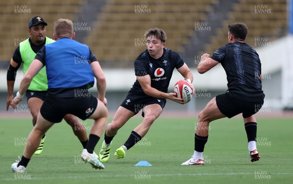 080725 - Wales Rugby Training in the final week of their tour to Japan - Dan Edwards during training