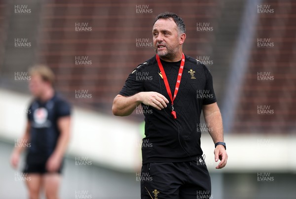 080725 - Wales Rugby Training in the final week of their tour to Japan - Matt Sherratt, Head Coach during training