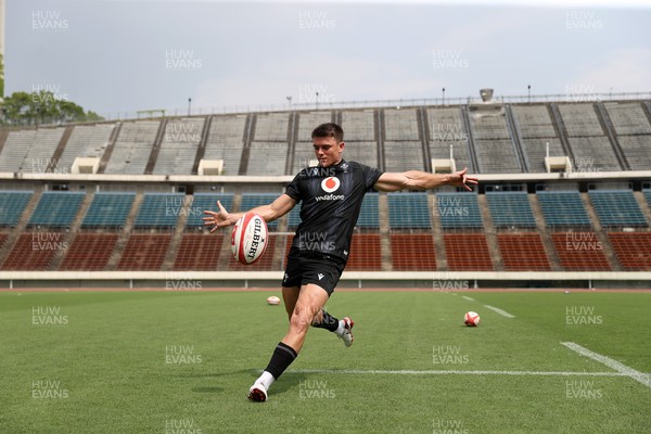 080725 - Wales Rugby Training in the final week of their tour to Japan - Reuben Morgan-Williams during training