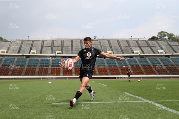 080725 - Wales Rugby Training in the final week of their tour to Japan - Reuben Morgan-Williams during training