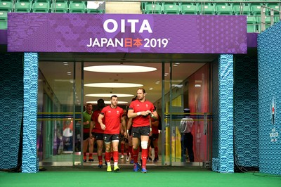 081019 - Wales Rugby Training - Gareth Davies and Alun Wyn Jones during training