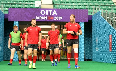 081019 - Wales Rugby Training - Gareth Davies and Alun Wyn Jones during training