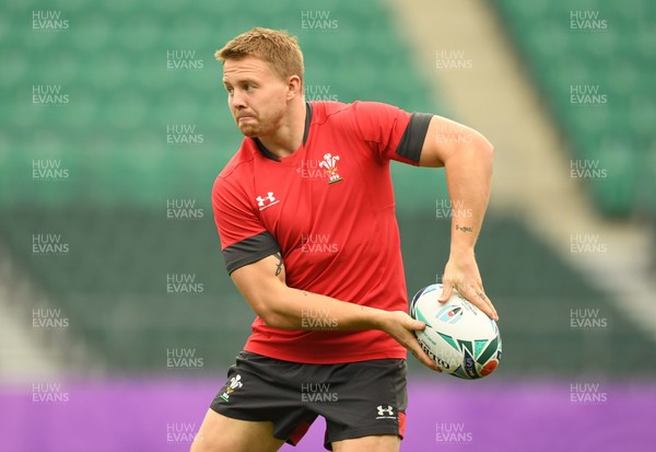 081019 - Wales Rugby Training - James Davies during training