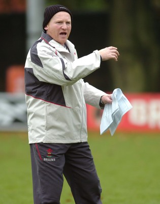 08.11.06 - Wales Rugby Training - Wales Kicking Coach, Neil Jenkins 