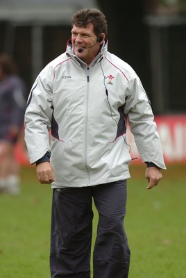 08.11.06 - Wales Rugby Training - Wales Coach, Gareth Jenkins 