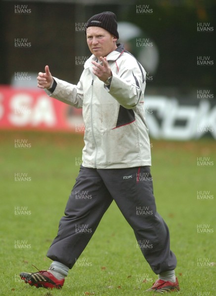 08.11.06 - Wales Rugby Training - Wales Kicking Coach, Neil Jenkins 