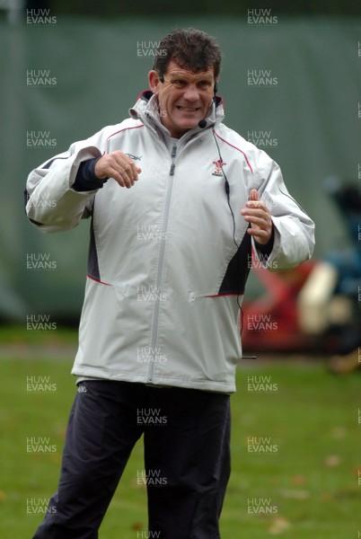 08.11.06 - Wales Rugby Training - Wales Coach, Gareth Jenkins 