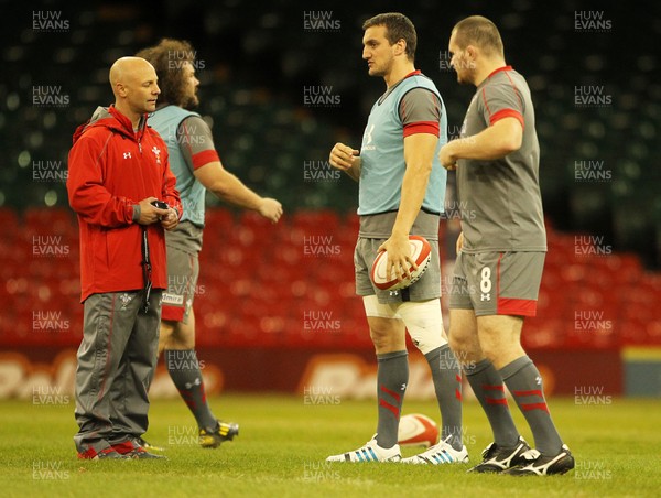 081113  - Wales Captain Run - Sam Warburton   