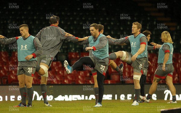 081113  - Wales Captain Run - George North   