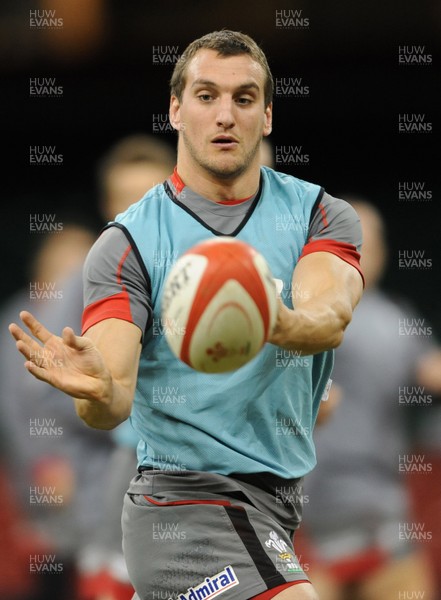 081113 - Wales Rugby Training -Sam Warburton during training