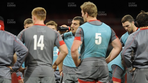 081113 - Wales Rugby Training -Sam Warburton during training