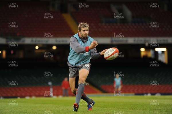 081113 - Wales Rugby Training -Leigh Halfpenny during training