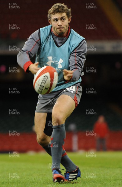 081113 - Wales Rugby Training -Leigh Halfpenny during training