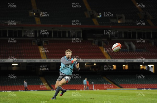 081113 - Wales Rugby Training -Leigh Halfpenny during training