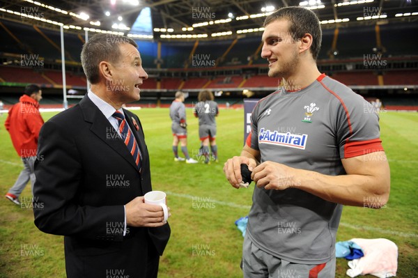 081113 - Wales Rugby Training -Roger Lewis and Sam Warburton during training