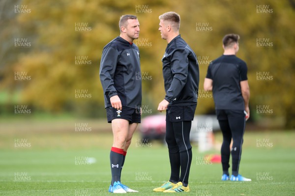 081118 - Wales Rugby Training - Hadleigh Parkes and Gareth Anscombe during training