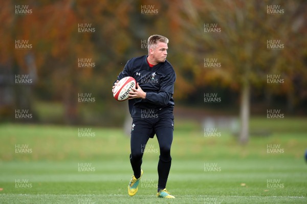 081118 - Wales Rugby Training - Gareth Anscombe during training