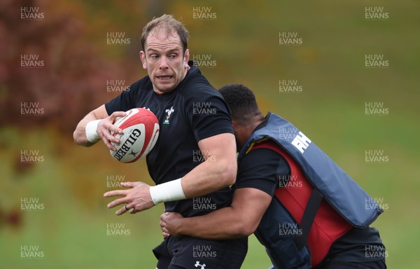 081118 - Wales Rugby Training - Alun Wyn Jones during training