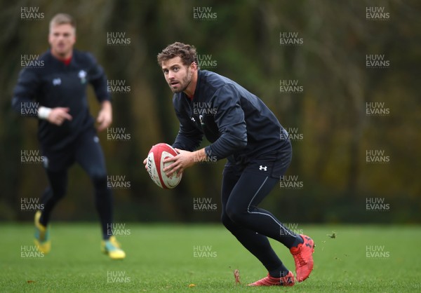 081118 - Wales Rugby Training - Leigh Halfpenny during training
