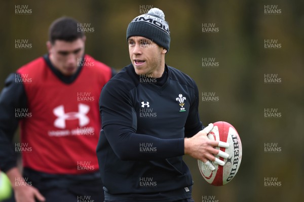 081118 - Wales Rugby Training - Gareth Davies during training