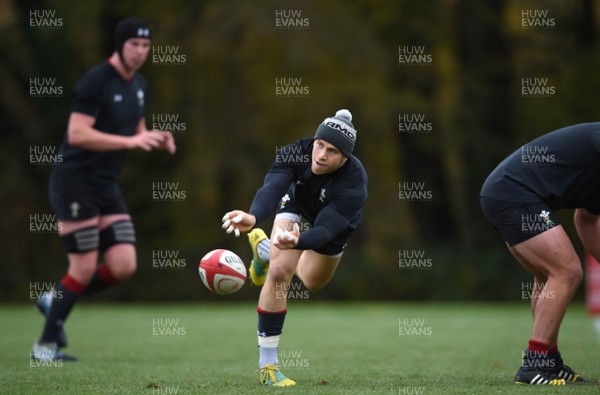 081118 - Wales Rugby Training - Gareth Davies during training