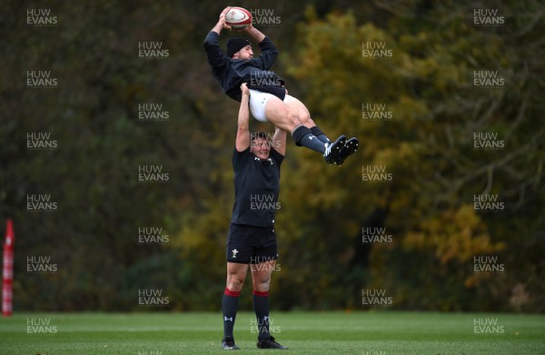 081118 - Wales Rugby Training - Justin Tipuric is lifted by Elliot Dee during training