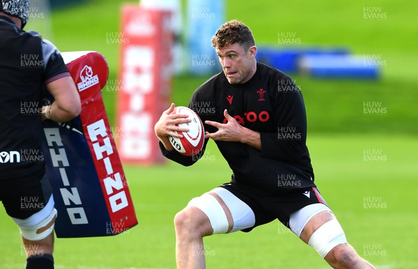 081122 - Wales Rugby Training - Will Rowlands during training