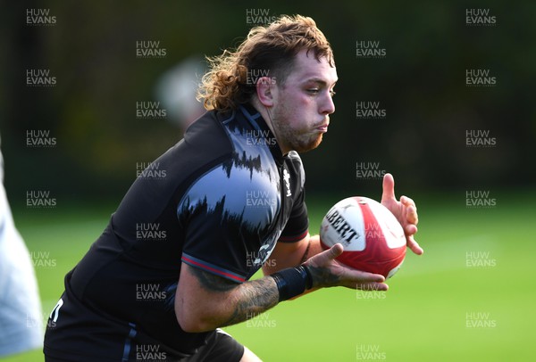 081122 - Wales Rugby Training - Sam Wainwright during training