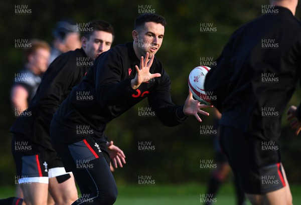 081122 - Wales Rugby Training - Owen Watkin during training