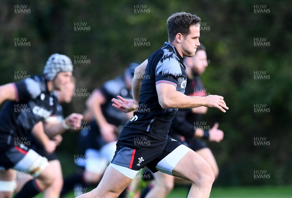 081122 - Wales Rugby Training - Kieran Hardy during training