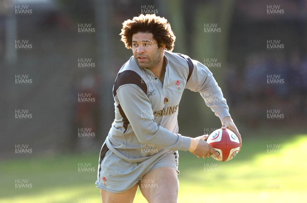 090206  Wales rugby training, Cardiff - Colin Charvis passes    