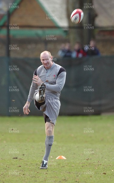 090206  Wales rugby training, Cardiff - Gareth Thomas kicks   