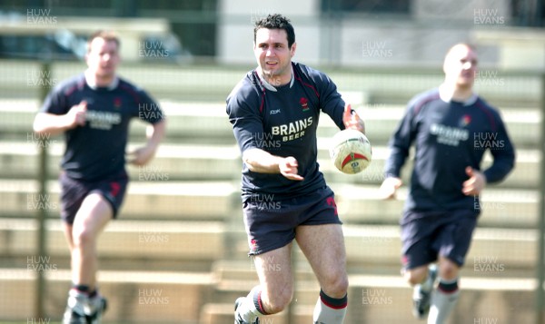 090307 - Wales Rugby Training - Stephen Jones gets the ball out during training 